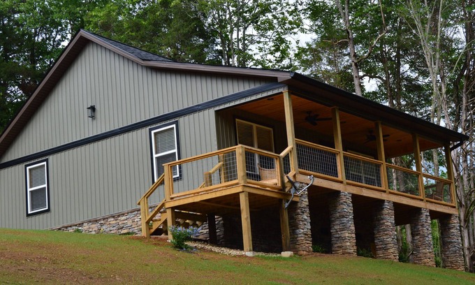 Tazewell Cabin | RIVER CABIN - FISHING. KAYAKING. FIRE PIT. OUTDOOR SHOWER