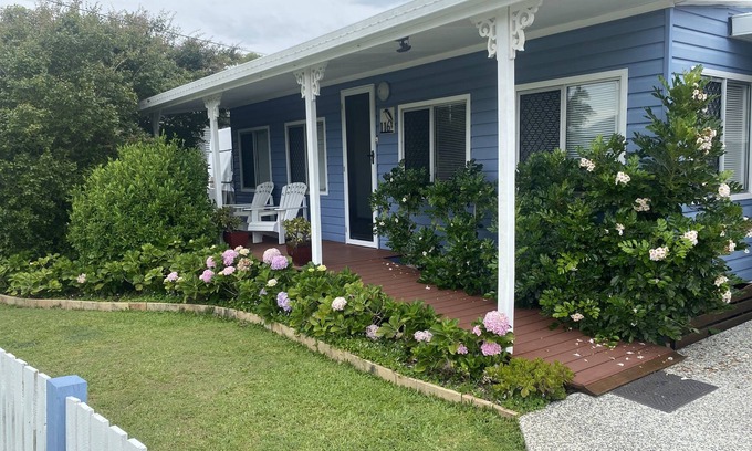 Gold Coast Cottage | RIVER COTTAGE - Hope Island - beach 2 minutes walk