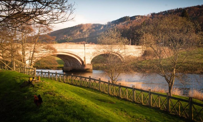 Bridge Of Earn Ski Chalet | River Edge Lodges