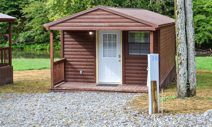 Harrogate Cabin | River Forge Cabin 76 - Cozy and Rustic 1 Bedroom Cabin - Creek Front