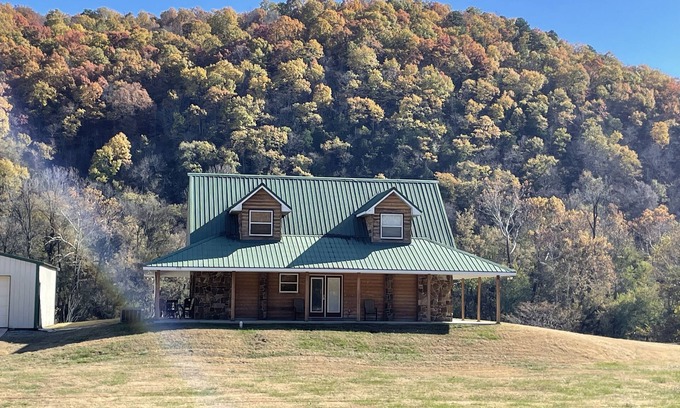 Mountain Home House | River-front home perfect for a getaway or fishing excursion. Pet-friendly!