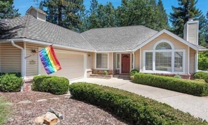 Grass Valley House | River House Grass Valley Family Getaway