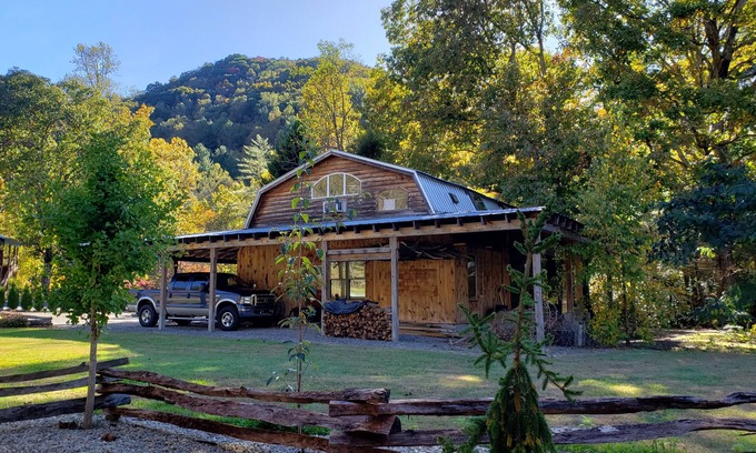 Highlands House | River Love ❤@ The Barn *Highlands nHome on the Cullasaja RivernTrout Fishing