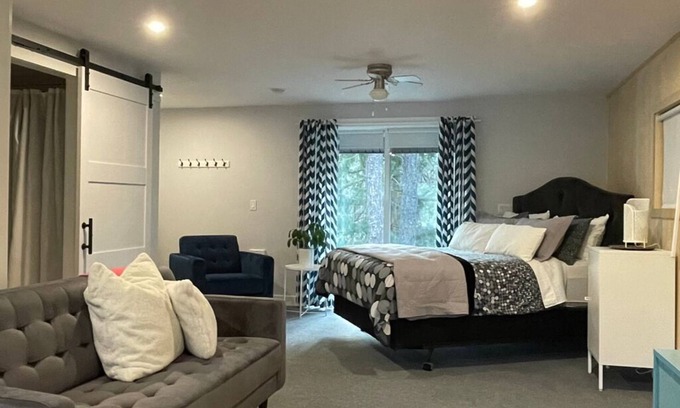 Clearwater Apartment | River's Edge Retreat Gabbro Suite for 2 on the Clearwater River