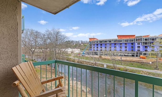 Pigeon Forge Condo | River View