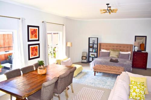 Greater Johannesburg Metropolitan Area Apartment | Riverclub Guest Suites in Riverclub, Sandton
