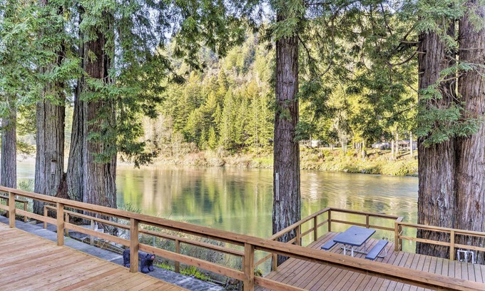 Crescent City Cottage | Riverfront Crescent City Home, 8 Mi to Beach!