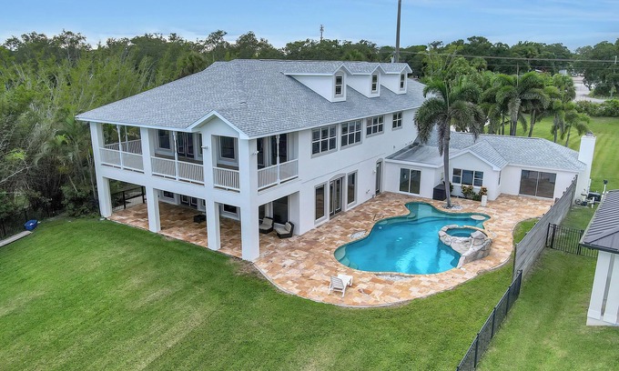 Tropic House | Riverfront Family Pool/Spa Game Rm 8bd/5.5ba 20ppl