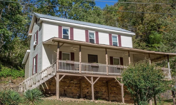 Draper Cabin | Riverfront/Historic & Charming/Wrap Around Porch