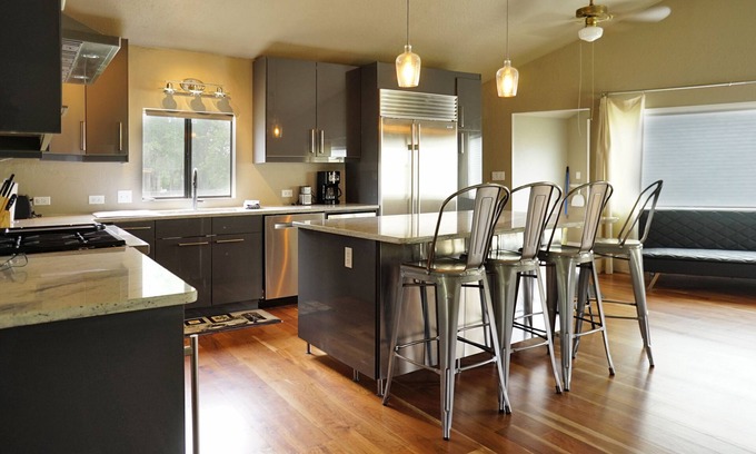 South Fork House | Riverfront Home on the Rio Grande w/Great Kitchen, WiFi & Washer/Dryer