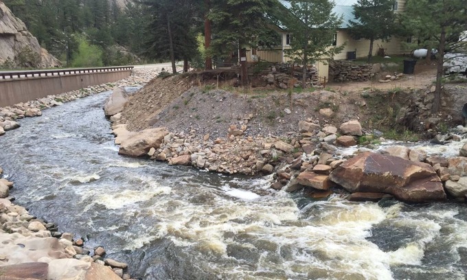Drake House | Riverfront house on large property - Monthly rental May to September