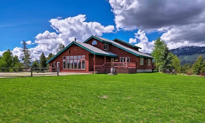 Tamarack Resort Apartment | Riverfront Lodge/Sleeps 22+/Hot Tub/Fireplace/Ride-out snowmobile trail access/Sports Bar & Game Room/Huge kitchen & dining room/Between Tamarack & Brundage