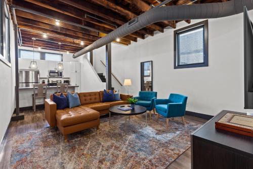Downtown St. Louis Apartment | Riverfront Loft-Private Roof Deck-Parking-P204