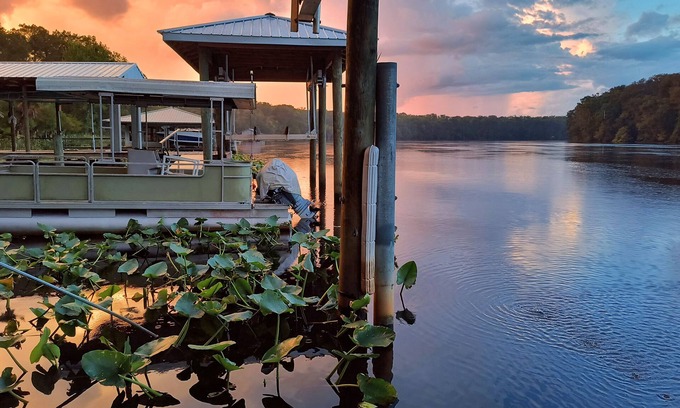 Chiefland House | Riverfront Otter House with boat dock. 10 mins from springs, 20 from Cedar Key
