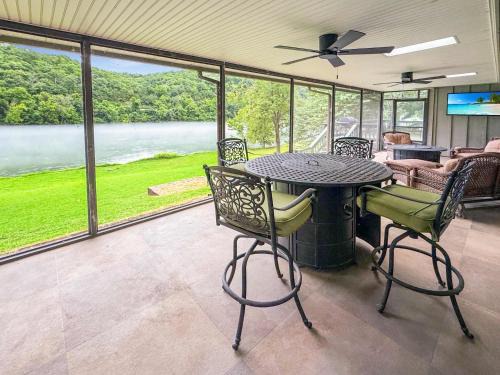 Norfork House | Riverfront Retreat - Right next to the White River