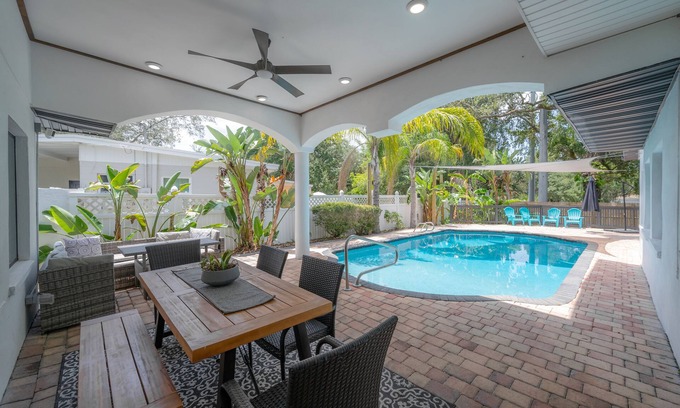 Tampa House | Riverhills Luxury Escape Pool, Firepit 13+ Beds