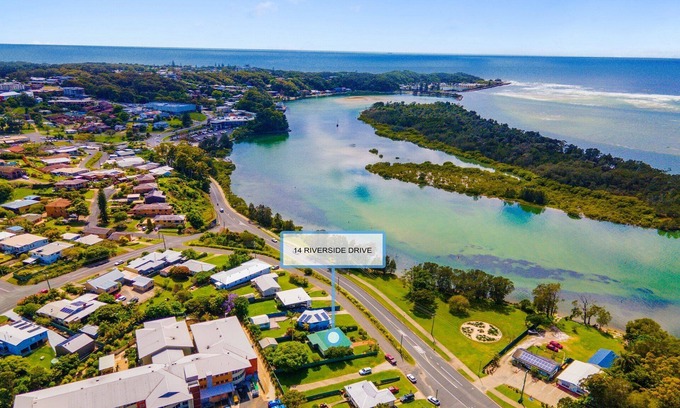 Nambucca Heads House | RIVERHOUSE - It about the location! Opposite the Nambucca River and estuary