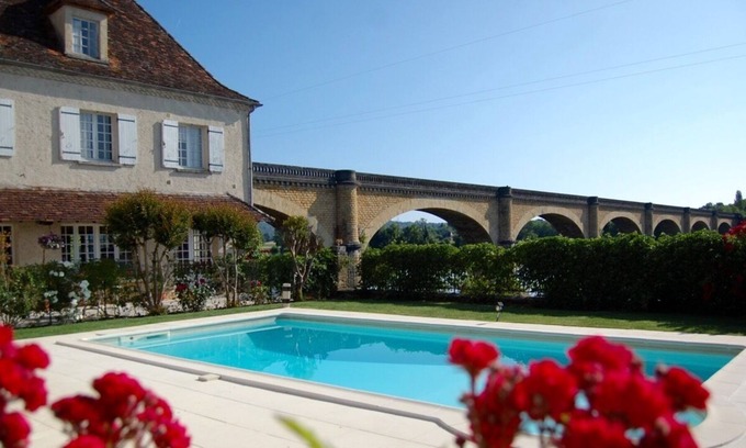 Mauzac-et-Grand-Castang House | Riverside House with 3 bedrooms, Pool, in Picturesque Village Location.