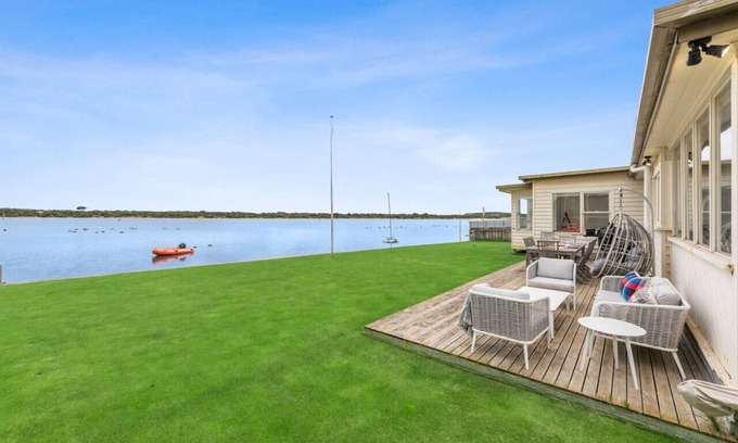 Barwon Heads House | Riverside - 6 bedroom - Family Retreat - Portrush