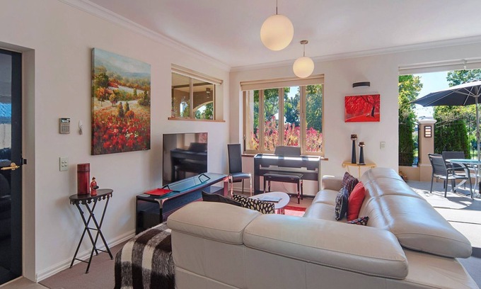 Nelson City Centre Apartment | Riverside Apartment in central Nelson.