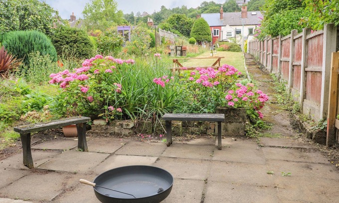 Ambergate Cottage | RIVERSIDE COTTAGE, pet friendly, with a garden in Ambergate