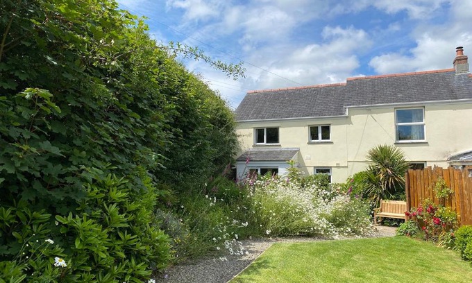 Bodmin House | Riverside farm cottage on private wildlife estate 2-bedrooms