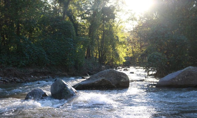 Chimney Rock Hotel | Riverside Lodge at Chimney Rock