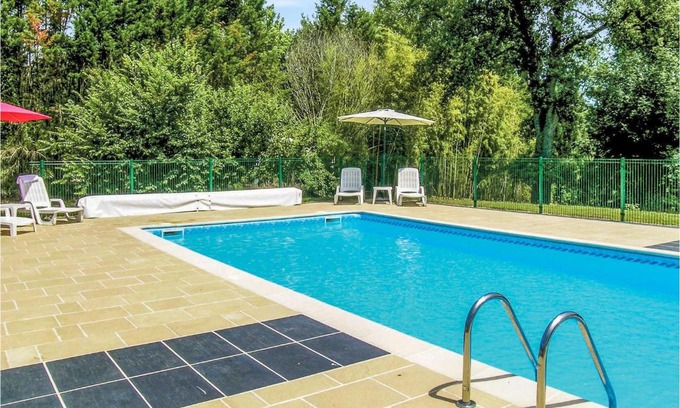 La Barde House | Riverside Retreat