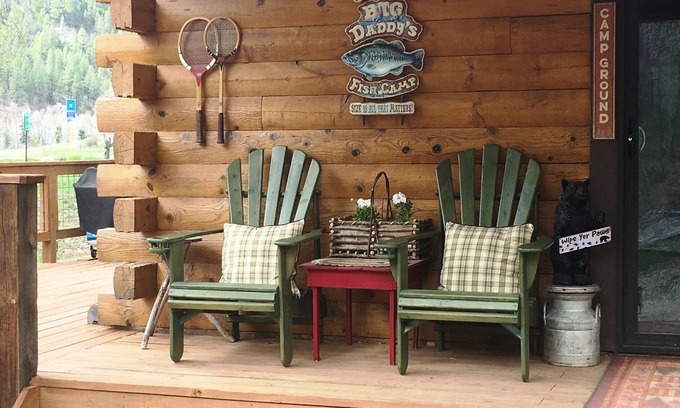 Dolores Cabin | Riverside Retreat (Hunter's Haven)