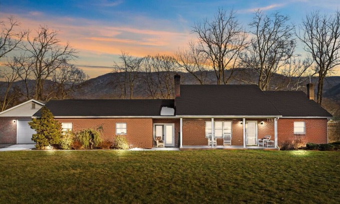 Mattawana House | Riverside Retreat