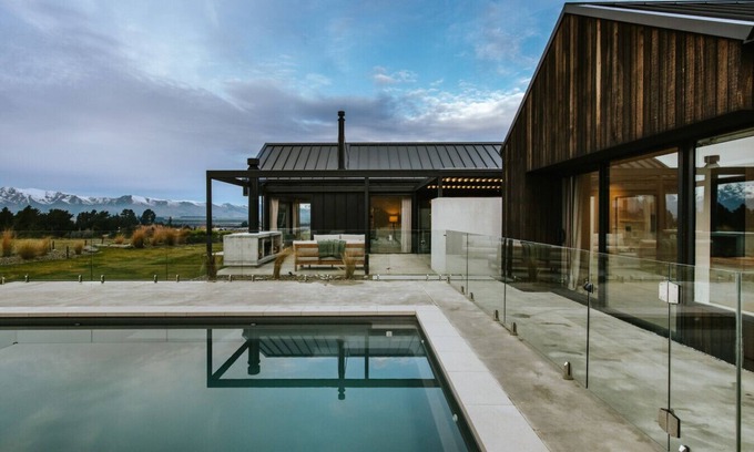 Wanaka House | Riverslea - Sleeps 10 - Pool