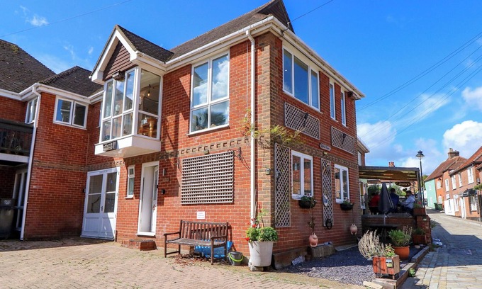 Hamble-le-Rice Cottage | RIVERVIEW, pet friendly, country holiday cottage in Hamble