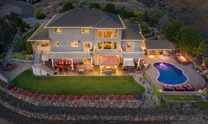East Wenatchee House | Riverview Retreat: Incredible Views, Heated Pool, Spa, Theater Room & More!