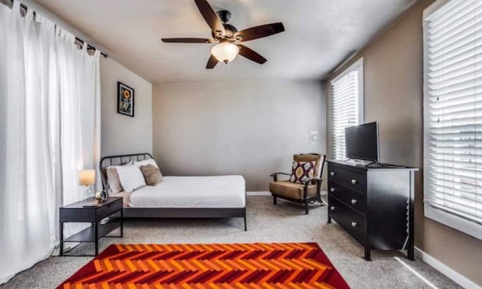 Near East Side Apartment | Riverwalk/Alamodome/Suite 3