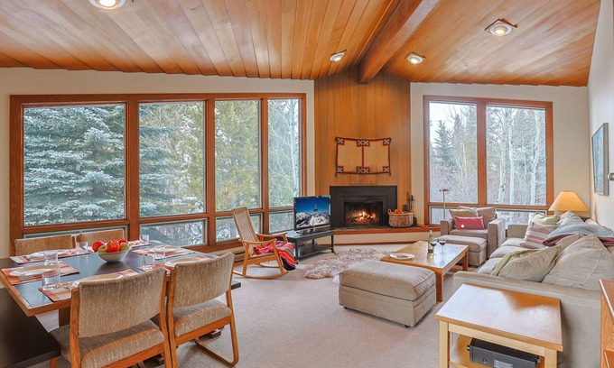 Moose Wilson Road House | RMR: Kruse House in The Aspens/Wilson,WY