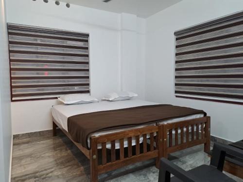 Elappara Cabin | Roadway Inn