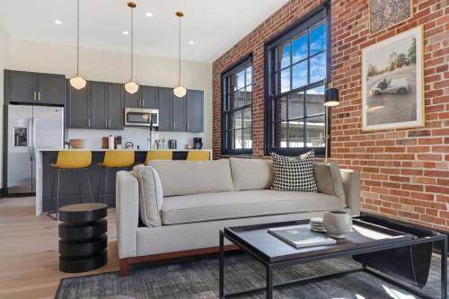 Arts/Warehouse District House | Roami at The Lola Near Bourbon St 3BR #54