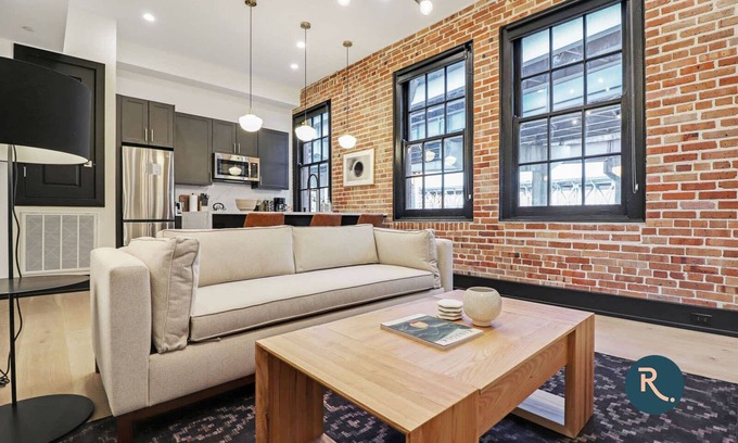 Arts/Warehouse District Apartment | Roami at The Lola Convention Center 1BR #17