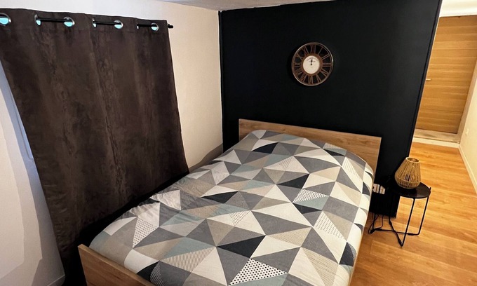 Bourges Apartment | Rob's Studio With Garden