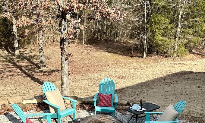 Boswell House | Roberts Carriage House Retreat/Great for 2024 Total Eclipse Viewing