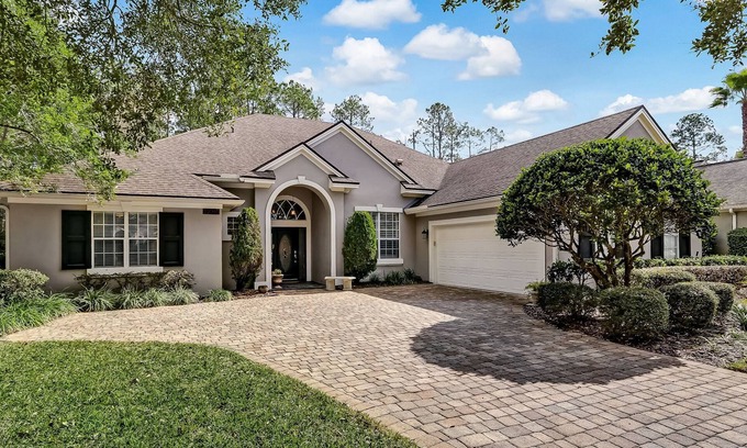 Deercreek House | Robin's Nest Spacious 3-bedroom executive home with an office in Deer Creek