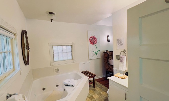 Eureka Springs Historic District Cottage | Rock Cottage Gardens B&B - Cottage #5 Norma Bolt Cottage