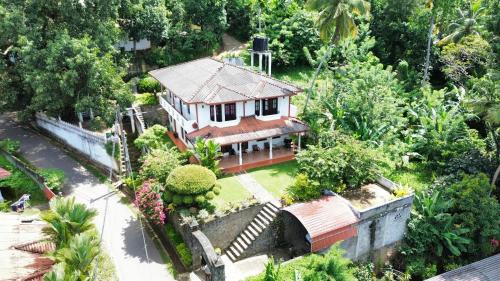 Katugastota House | Rock House Villa