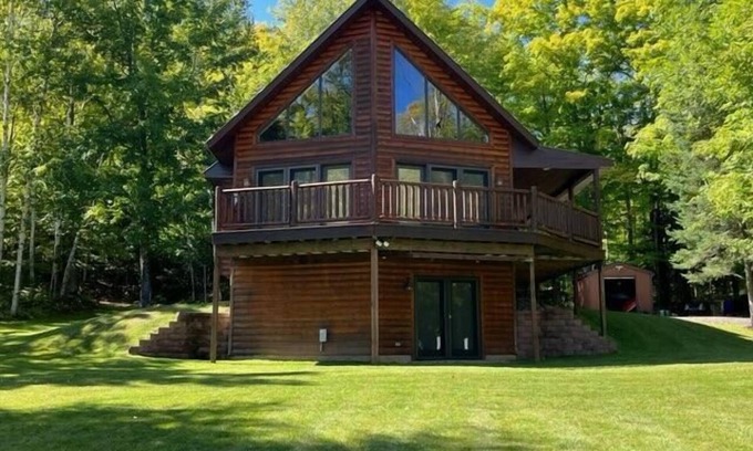 Loretto House | Rock Lake Retreat: A Cozy Lakeside Getaway Wrapped in Autumn Beauty