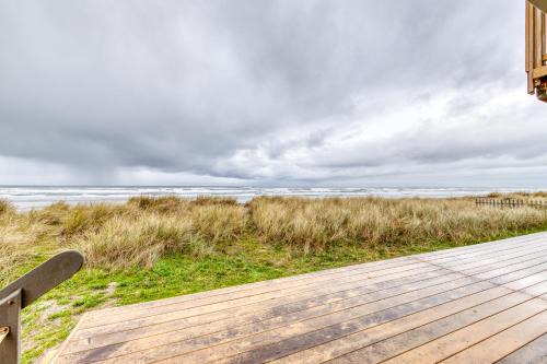 Rockaway Beach House | Rockaway Beach Cozy Cabin
