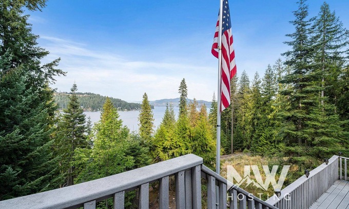 Rockford Bay House | Rockford Bay tranquil escape with stunning views and lake access