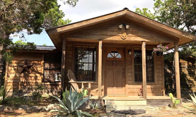 Pipe Creek House | Rockin' B Ranch Love Shack