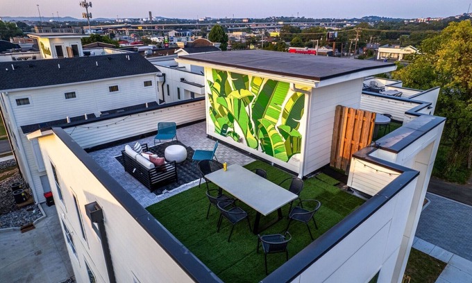 Nashville House | Rockin' Records 232-Rooftop Deck-Mins to Broadway