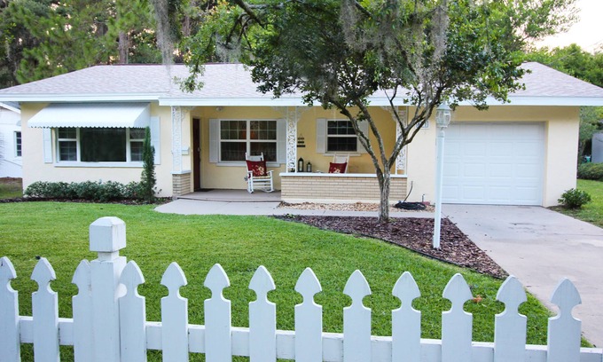 Mount Dora House | Rocking Chair Cottage in Historic Mt Dora .Walk to Town