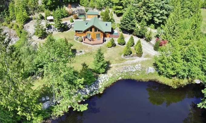 Garden Bay House | Rockridge Cabin in Garden Bay with Hot Tub and Private Pond, Steps to Lake